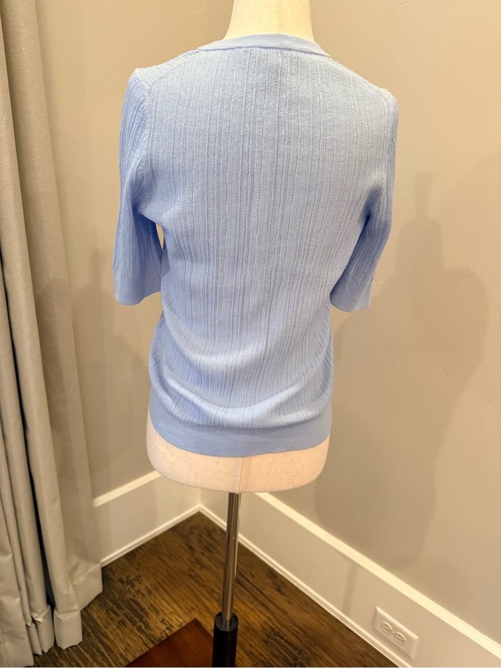 NWT Ann Taylor Light Blue Short-Sleeve Ribbed Button Front Women's Top! - Picture 5 of 5